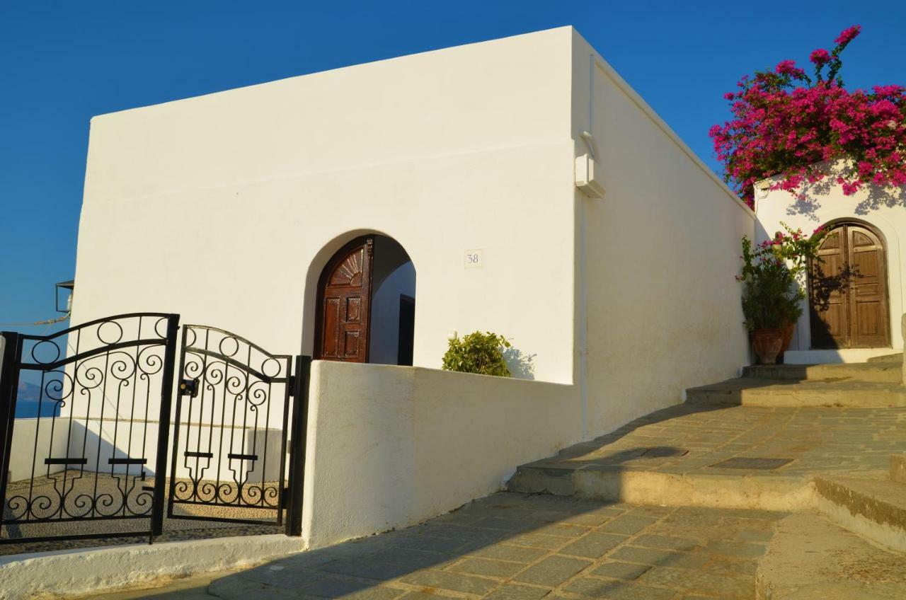Aktaia Vila *